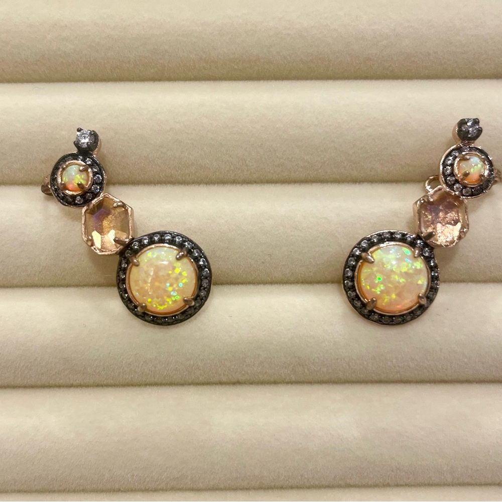 Kendra Scott crawler earrings. EUC